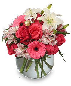 FLORAL ATTRACTION Vase of Flowers
